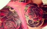 Cheryl Cole: rose rosse sul lato B