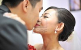 100 kg di banconote in ceste di vimini è il regalo di un ragazzo cinese per la sua futura sposa