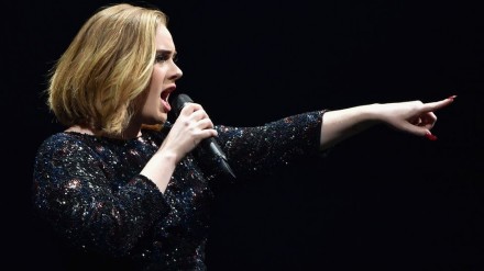 Adele conquista il Disco di Diamante con 