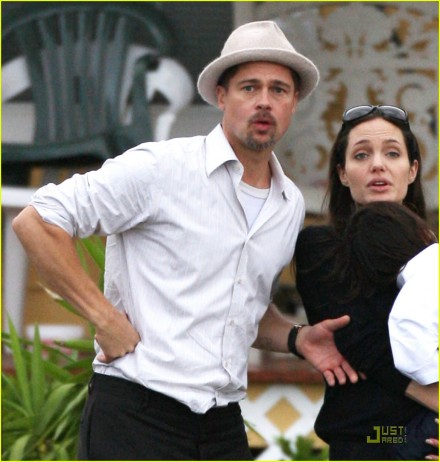 Angelina Jolie confessa: Brad non si lava e in famiglia lo chiamiamo “Papà puzzone” 
