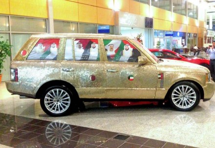 A Dubai una macchina rivestita con 60 mila monete 