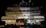 La Costa Concordia è in verticale: a concludere le operazioni il suono della sirena