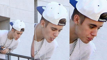 Justin Bieber sputa ai suoi fan che lo aspettano fuori dall’albergo