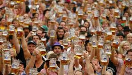  Con la  frase “E’ spillata” al via l’Oktoberfest